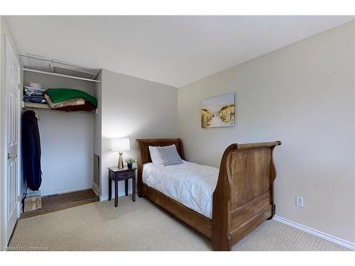 170-2050 Upper Middle Road, Burlington, ON - Indoor Photo Showing Bedroom