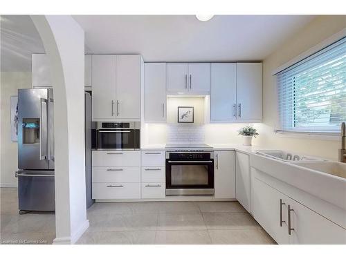 170-2050 Upper Middle Road, Burlington, ON - Indoor Photo Showing Kitchen With Upgraded Kitchen