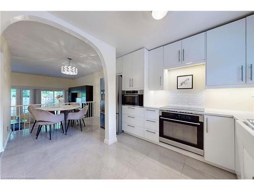 170-2050 Upper Middle Road, Burlington, ON - Indoor Photo Showing Kitchen