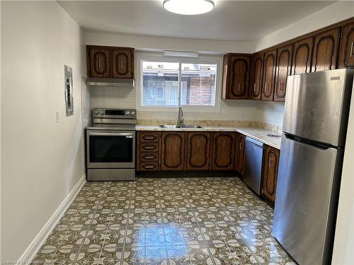 255 Guildwood Drive, Hamilton, ON - Indoor Photo Showing Kitchen