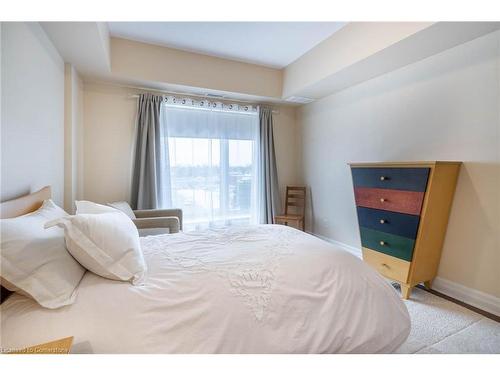 406-5340 Lakeshore Road, Burlington, ON - Indoor Photo Showing Bedroom