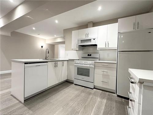 Lower-19 Redcliff Crt Court W, Hamilton, ON - Indoor Photo Showing Kitchen