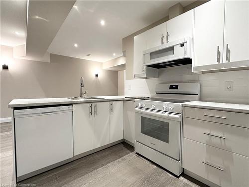 Lower-19 Redcliff Crt Court W, Hamilton, ON - Indoor Photo Showing Kitchen