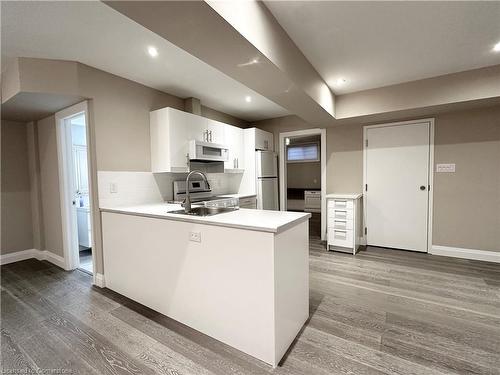 Lower-19 Redcliff Crt Court W, Hamilton, ON - Indoor Photo Showing Kitchen