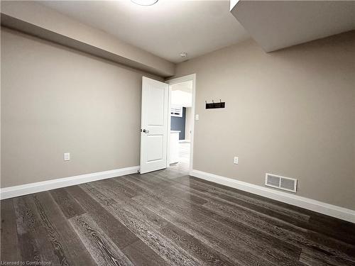 Lower-19 Redcliff Crt Court W, Hamilton, ON - Indoor Photo Showing Other Room