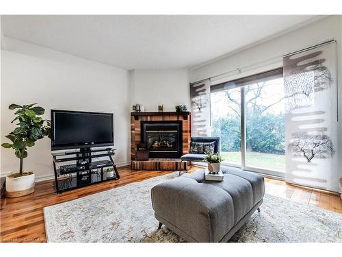 115-2205 South Millway, Mississauga, ON - Indoor Photo Showing Living Room With Fireplace