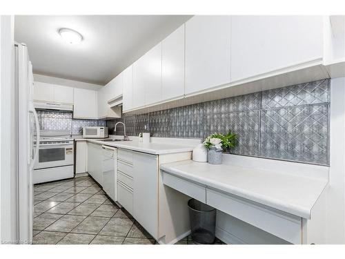 115-2205 South Millway, Mississauga, ON - Indoor Photo Showing Kitchen