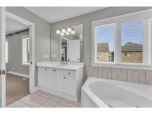 275 Holloway Terrace, Milton, ON - Indoor Photo Showing Bathroom