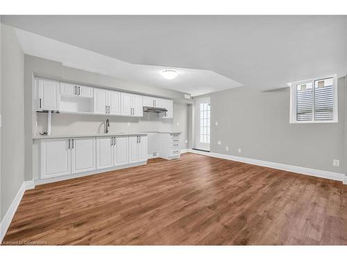 275 Holloway Terrace, Milton, ON - Indoor Photo Showing Kitchen