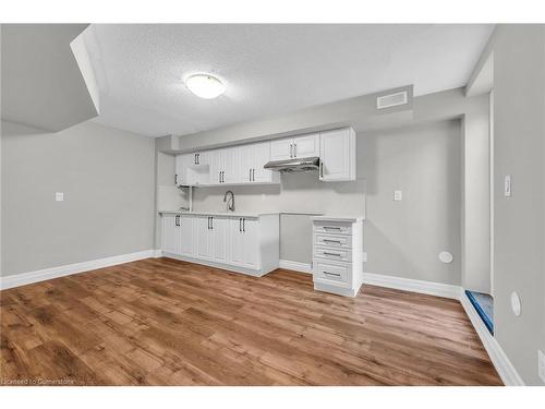 275 Holloway Terrace, Milton, ON - Indoor Photo Showing Kitchen