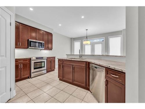 275 Holloway Terrace, Milton, ON - Indoor Photo Showing Kitchen