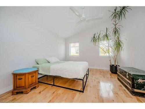 576 Byngmount Avenue, Mississauga, ON - Indoor Photo Showing Bedroom