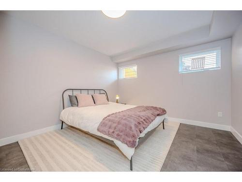 576 Byngmount Avenue, Mississauga, ON - Indoor Photo Showing Bedroom