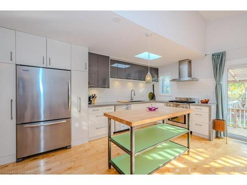 576 Byngmount Avenue, Mississauga, ON - Indoor Photo Showing Kitchen With Stainless Steel Kitchen With Upgraded Kitchen