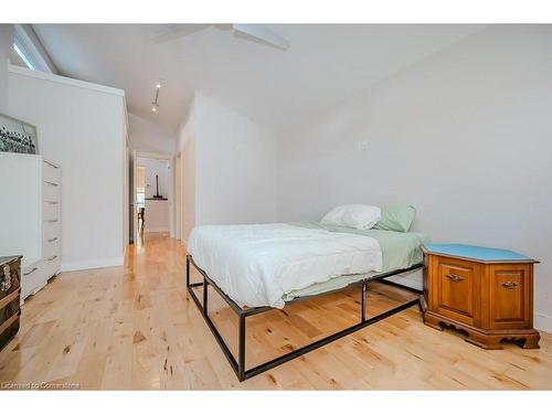 576 Byngmount Avenue, Mississauga, ON - Indoor Photo Showing Bedroom