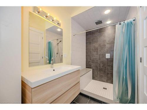 576 Byngmount Avenue, Mississauga, ON - Indoor Photo Showing Bathroom