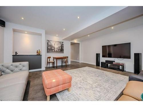 576 Byngmount Avenue, Mississauga, ON - Indoor Photo Showing Living Room