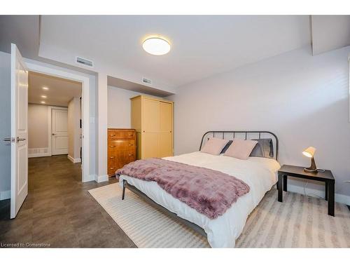 576 Byngmount Avenue, Mississauga, ON - Indoor Photo Showing Bedroom