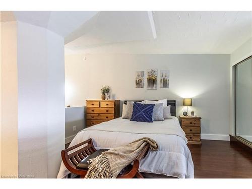 405-50 Main Street, Dundas, ON - Indoor Photo Showing Bedroom