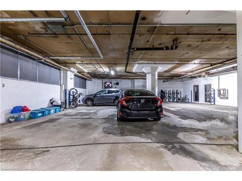 405-50 Main Street, Dundas, ON - Indoor Photo Showing Garage