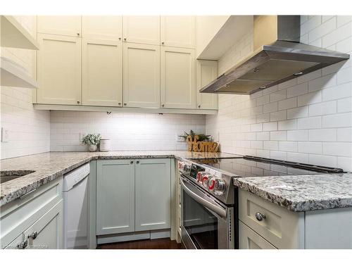 405-50 Main Street, Dundas, ON - Indoor Photo Showing Kitchen With Upgraded Kitchen