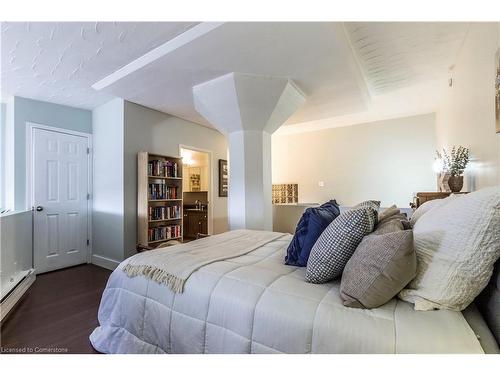 405-50 Main Street, Dundas, ON - Indoor Photo Showing Bedroom