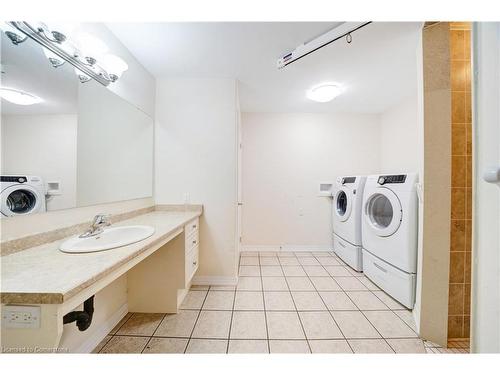 1701 Silverstone Crescent, Oshawa, ON - Indoor Photo Showing Laundry Room