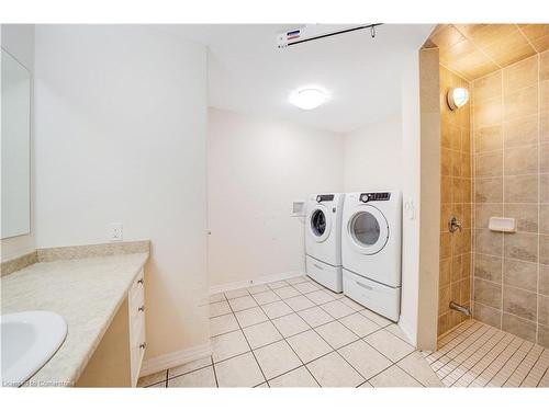 1701 Silverstone Crescent, Oshawa, ON - Indoor Photo Showing Laundry Room