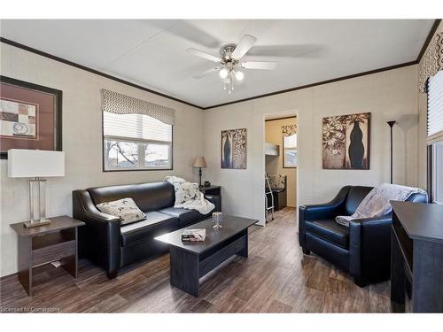 253-8845 Lundys Lane, Niagara Falls, ON - Indoor Photo Showing Living Room