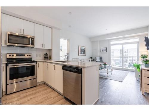 512-340 Plains Road, Burlington, ON - Indoor Photo Showing Kitchen