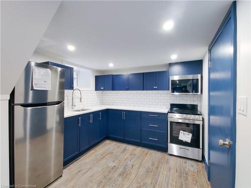 3-134 Ontario Avenue, Hamilton, ON - Indoor Photo Showing Kitchen