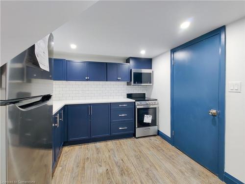 3-134 Ontario Avenue, Hamilton, ON - Indoor Photo Showing Kitchen