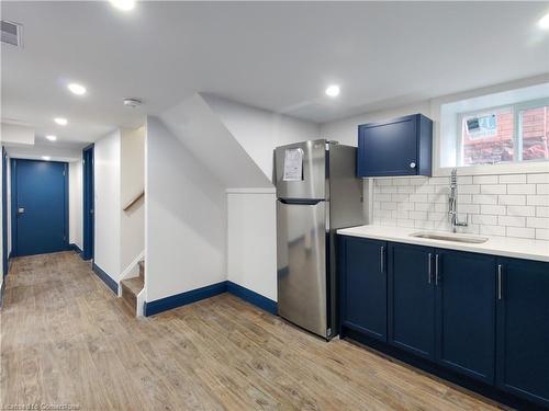 3-134 Ontario Avenue, Hamilton, ON - Indoor Photo Showing Kitchen