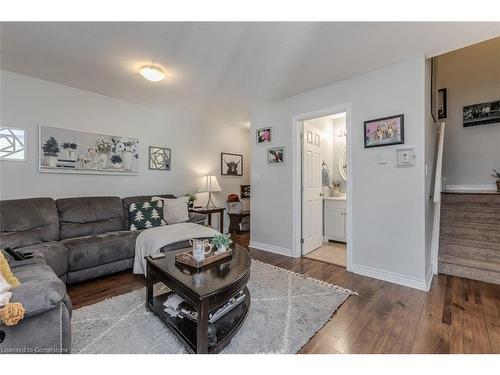 21A Townline Road E, St. Catharines, ON - Indoor Photo Showing Living Room