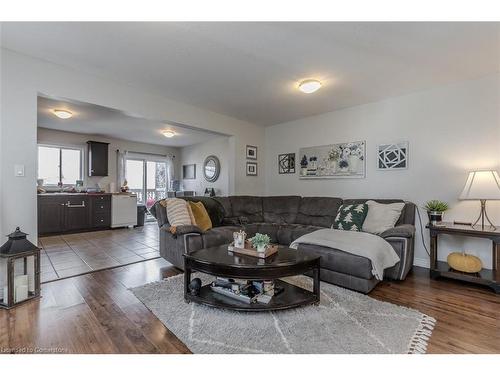 21A Townline Road E, St. Catharines, ON - Indoor Photo Showing Living Room