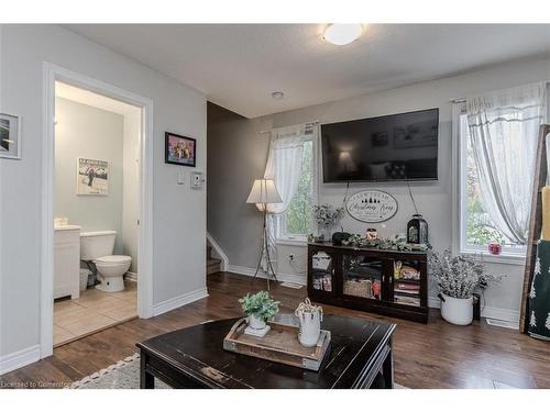 21A Townline Road E, St. Catharines, ON - Indoor Photo Showing Living Room