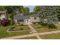 495 Rosedale Crescent  Burlington, ON L7N 2S7