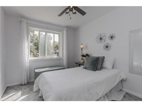 495 Rosedale Crescent, Burlington, ON - Indoor Photo Showing Bedroom