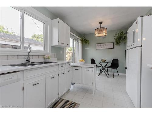 495 Rosedale Crescent, Burlington, ON - Indoor Photo Showing Kitchen With Double Sink