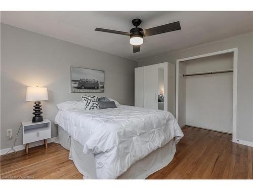 495 Rosedale Crescent, Burlington, ON - Indoor Photo Showing Bedroom