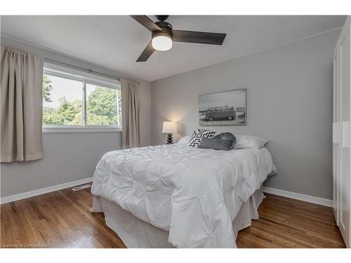 495 Rosedale Crescent, Burlington, ON - Indoor Photo Showing Bedroom