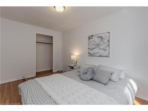 495 Rosedale Crescent, Burlington, ON - Indoor Photo Showing Bedroom