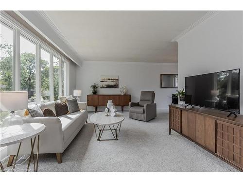 495 Rosedale Crescent, Burlington, ON - Indoor Photo Showing Living Room