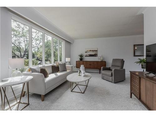 495 Rosedale Crescent, Burlington, ON - Indoor Photo Showing Living Room