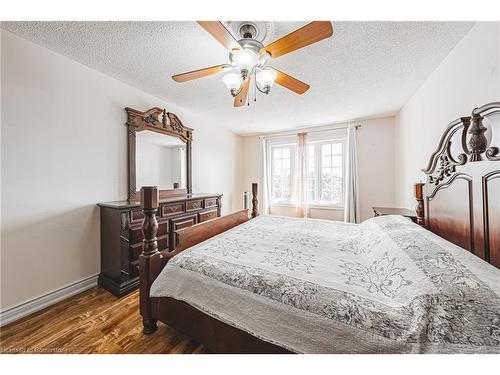 5008 Willowood Drive, Mississauga, ON - Indoor Photo Showing Bedroom