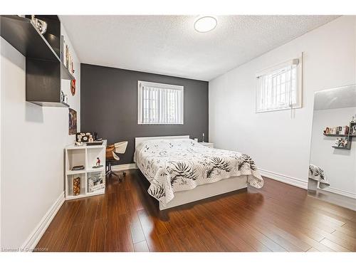 5008 Willowood Drive, Mississauga, ON - Indoor Photo Showing Bedroom