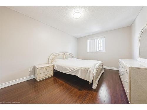 5008 Willowood Drive, Mississauga, ON - Indoor Photo Showing Bedroom