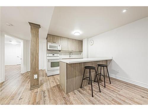 5008 Willowood Drive, Mississauga, ON - Indoor Photo Showing Kitchen