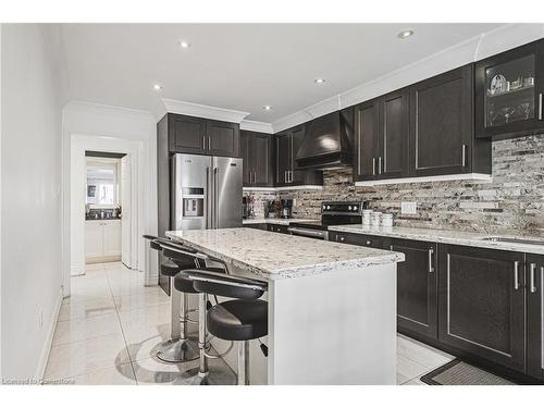 5008 Willowood Drive, Mississauga, ON - Indoor Photo Showing Kitchen With Upgraded Kitchen