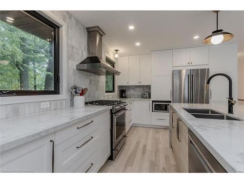 1891 Heather Hills Drive, Burlington, ON - Indoor Photo Showing Kitchen With Double Sink With Upgraded Kitchen